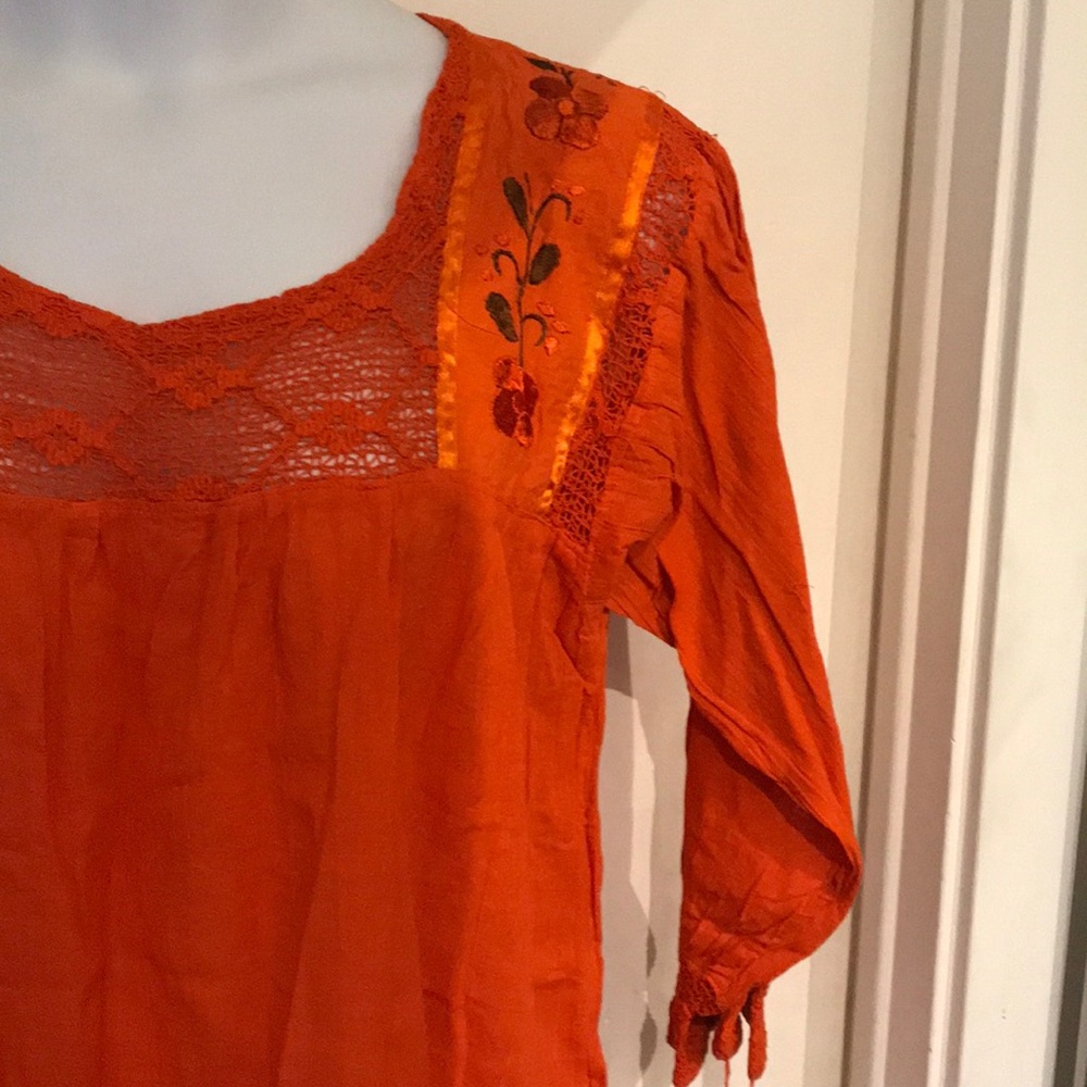 Embroidered blouse - Picture 2 of 5